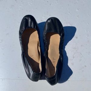 Report flat shoes